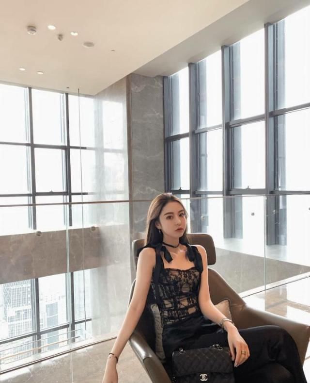  『能体现出女』会穿的女生才有气质，时尚不代表繁琐与昂贵，简单也能穿出高品味