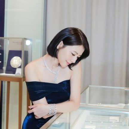 高圆圆只不过剪了个短发，就女神气质全无，网友：终于相信你39了