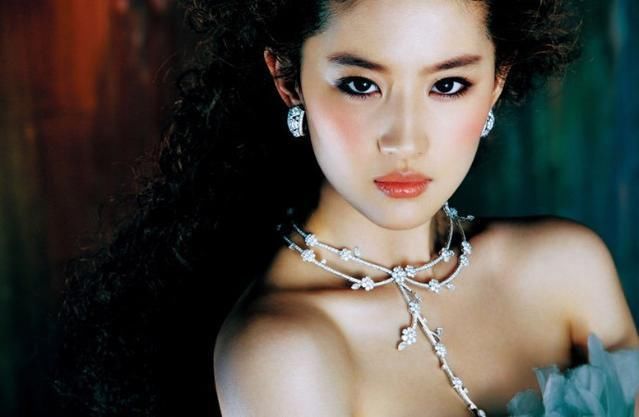 这4种眼型的女人，一般颜值都不低，特别是第3种，不是很常见！