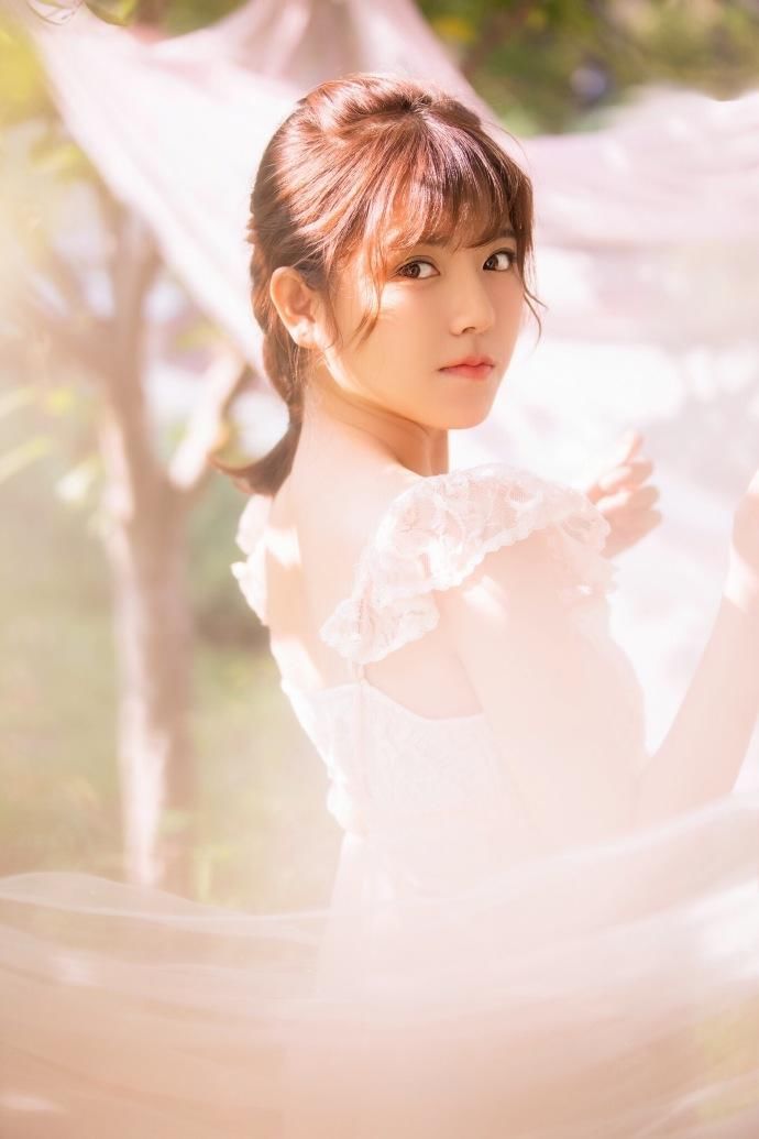 性感甜美少女透视薄纱撩人写真图片