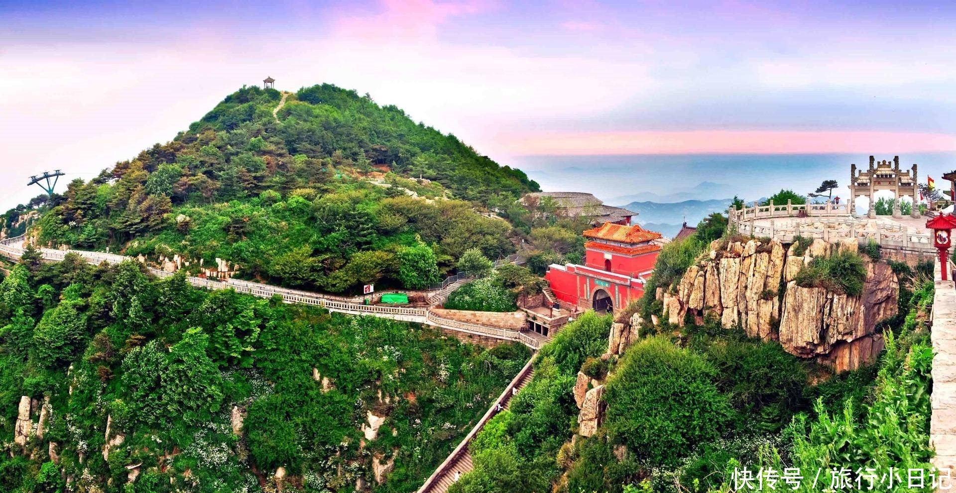 五岳独尊泰山行,拄着拐杖爬上去,裹着军大衣,眼巴巴的等日出