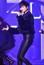 张韶涵把皮裤穿出了刘雯般的高级感, 邓紫棋换上渔网裤效果也神奇