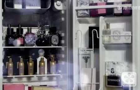 香氛｜戚薇冰箱藏香告诉我们：比起使用率，有些香水就是用来看的