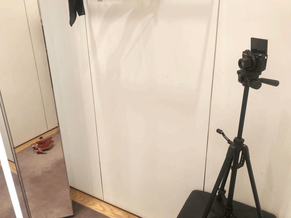 亲身示范丨原来真的可以在试衣间自拍出时尚芭莎封面!