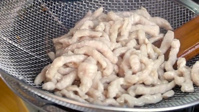  肉丝：舌尖上的美食：京酱肉丝