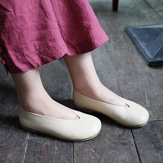 刚刚流行的一种鞋叫“舒适鞋”,特显白嫩,上脚让你至少年轻10岁