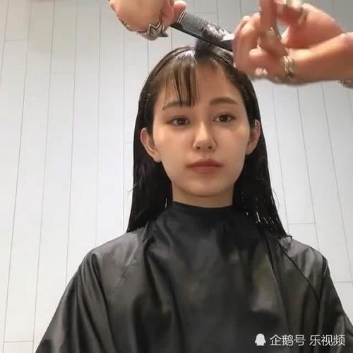 甜美小姐姐换发型，剪了个刘海后颜值堪比网红，网友：像金智媛