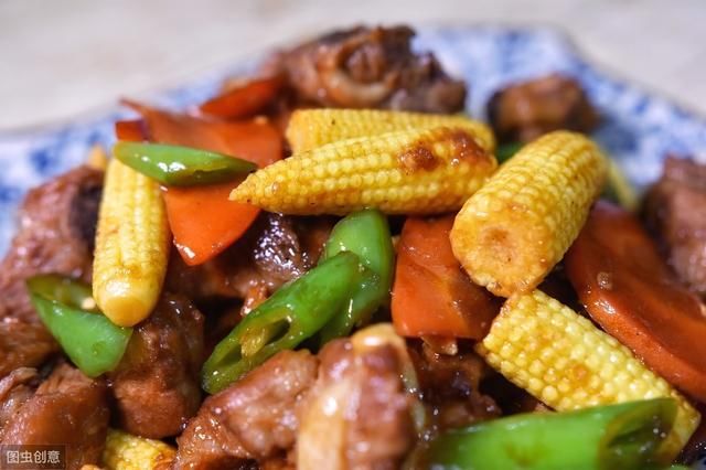 怪事：玉米地里长的玉米笋，农村人拿它喂猪，城里当美食还很抢手