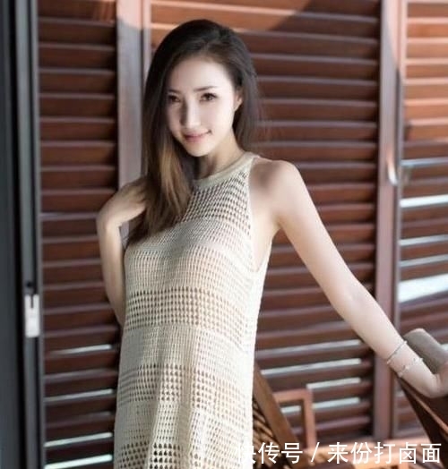 「 穿搭」是衣服小了吧，这呼之欲出的好身材
