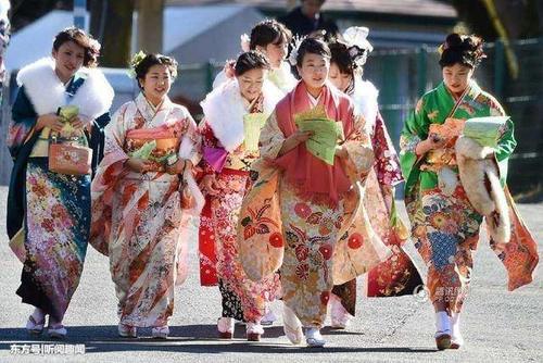 扒一扒！日本女人和服“背后的秘密”，老公以此判断对方是否出轨