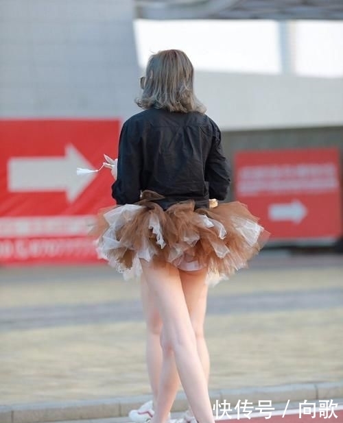 『姑娘』街拍:练瑜伽的姑娘气质都超好,也许是天生丽质吧