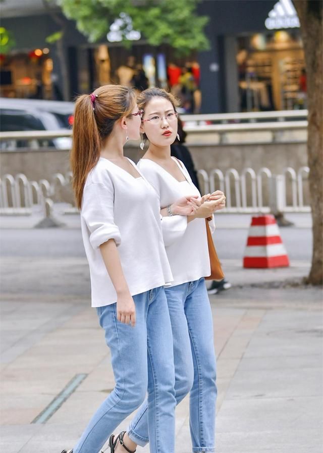  「闺蜜」街拍闺蜜:有一个高颜值的闺蜜是什么样的感受?