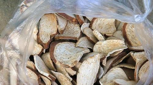  储藏■地窖遭废弃，丰收的红薯咋储藏？农民搬出老物件，太实用