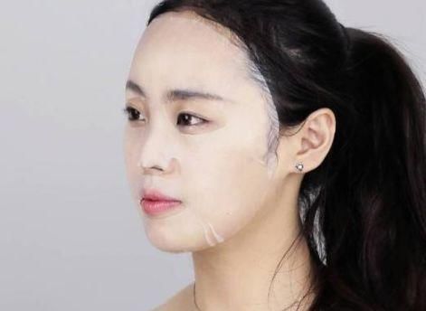秋天敷面膜，是早上好还是晚上好?很多人做错，难怪皮肤没变化