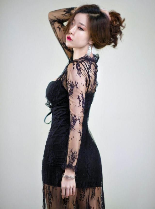 美女穿紧身裙，靓丽的风景线