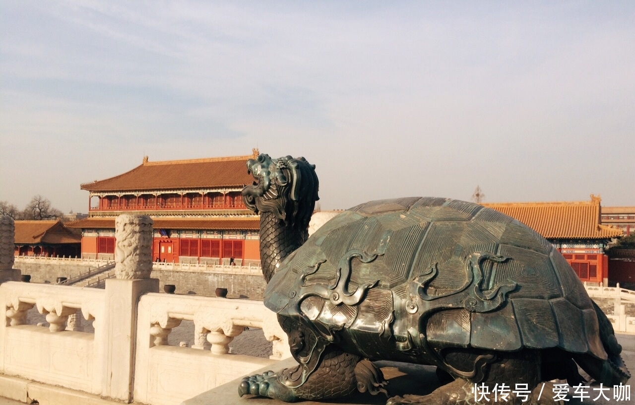 亲身经历证明，故宫是可以拍出近乎无人的照片的