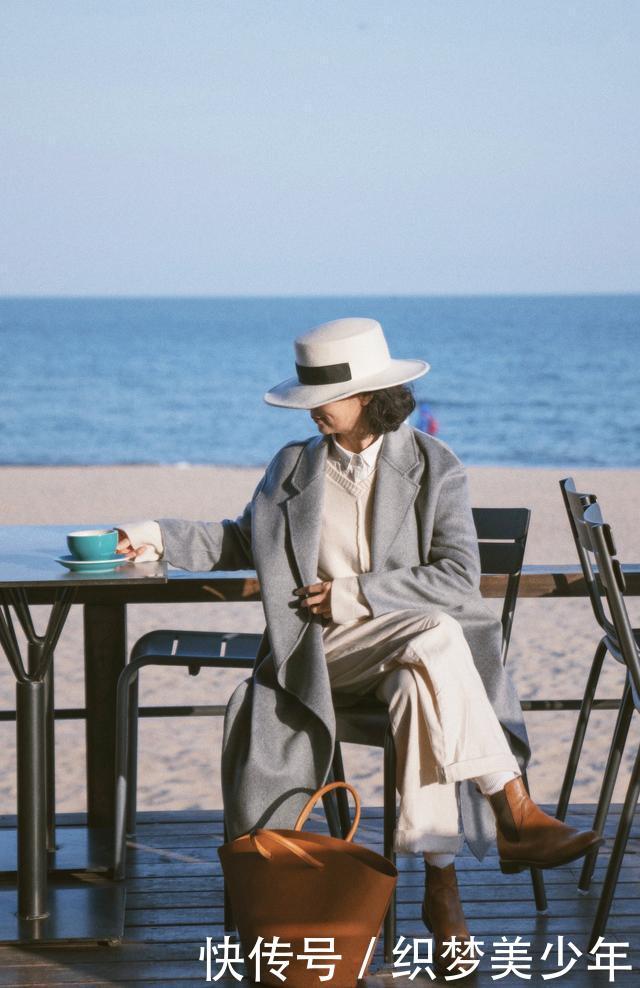 #女人#女人到了40岁,穿衬衫尽量少搭西装,瞧瞧三木妈妈这样穿美极了!