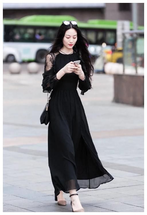 街拍：“紧身裤”可不是什么人都能穿的，图6这样穿就不行！