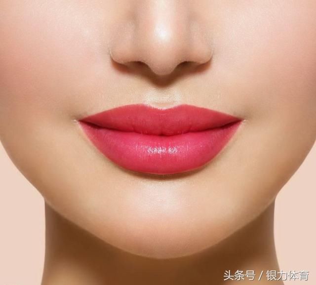 女人靠什么吸引男性的目光?