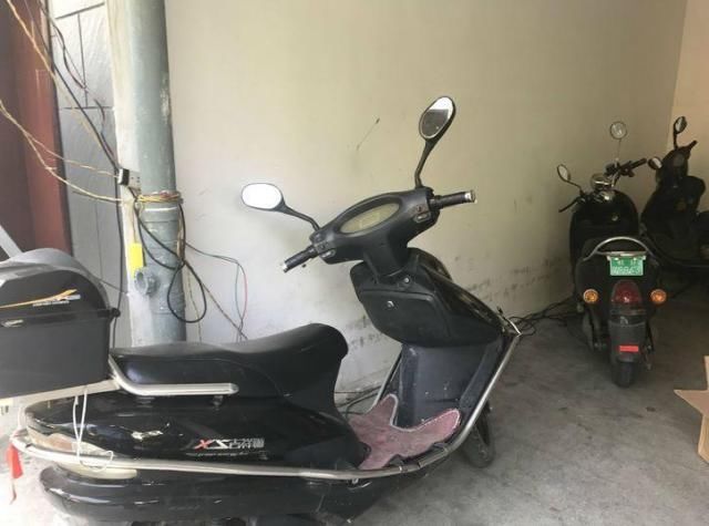  「电瓶」农民朋友抱怨电动车电瓶蓄电能力差，修车师傅：只是你