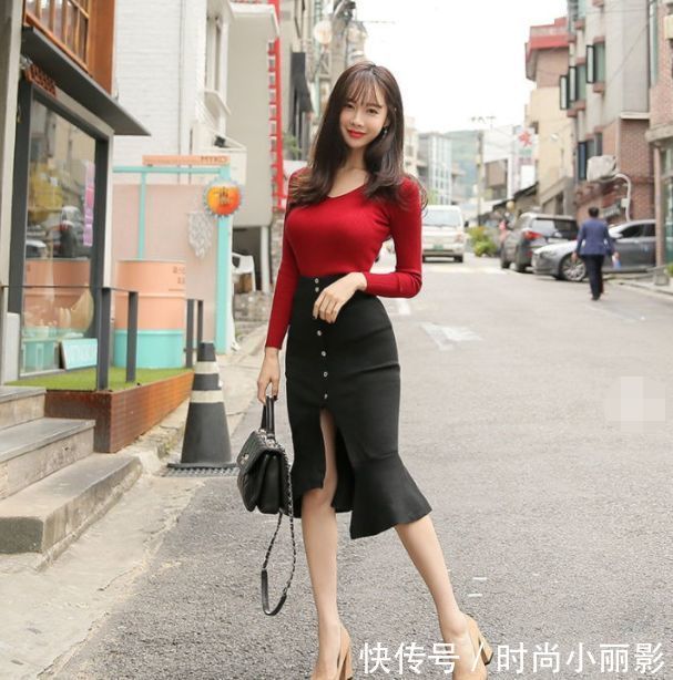 丰腴又高挑的紧身裙小姐姐穿出优美动人，令人眼前一亮！