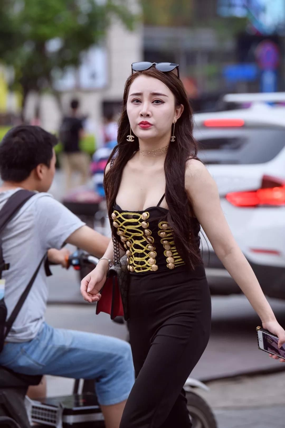 街拍路人，尽显欧式风格的穿搭参考，妥妥的国际女神风范