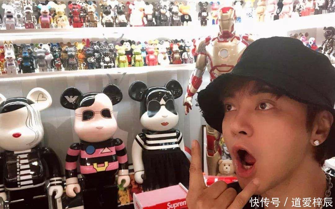  [如出一辙]Dunk在营销这块和AJ1如出一辙，除了搞颜色就是联名，这鞋…真香