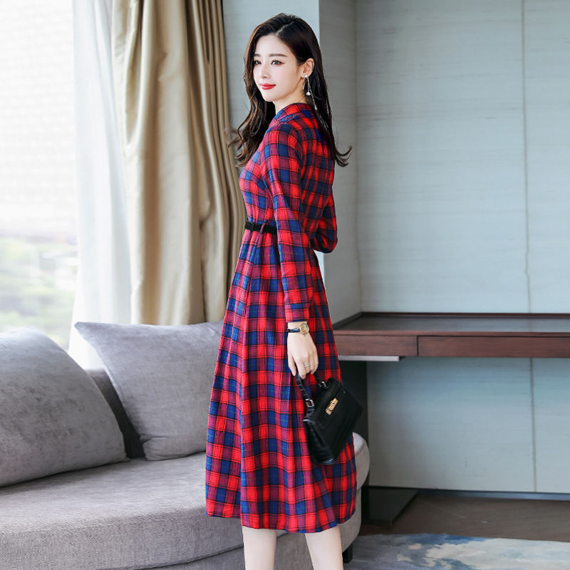 惊讶了!过了50岁的妈妈越来越美，看看这几套连衣裙，气质爆棚