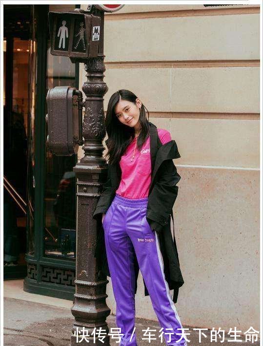 奚梦瑶真能作! 穿高跟鞋还裹一层塑料膜, 网友: 浓浓的臭脚丫味!