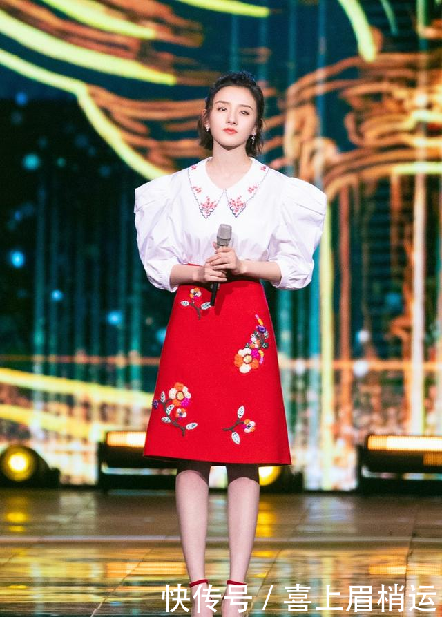 「紧身衣」宋祖儿多吃点饭吧，紧身衣都“填不满”，能有90斤？