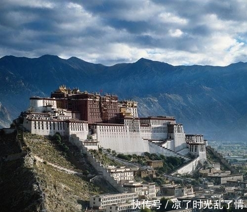 布达拉宫中，有一尊自然长成的观音像，堪称无价之宝！