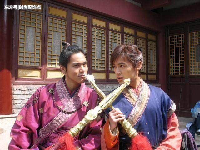 胡歌突然宣布与刘亦菲新恋情,彭于晏遭催婚!薛