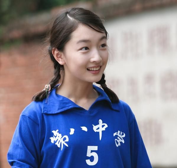 周冬雨这本短发教科书也出Bug了？竟然连她都不知道…….