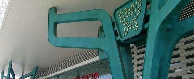 四川最大高铁站，占地面积68万平方米，有95个足球场大！