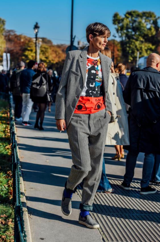 孟美岐亮相时装周,学吴谨言"充大头"却被何穗立秒?