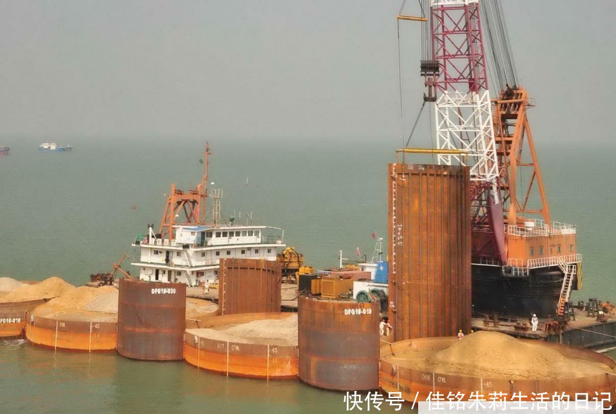 港珠澳大桥人工岛是如何修建的