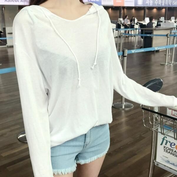 外出衣服搭配不好看?试试这几款上衣，百搭又突显优雅气质