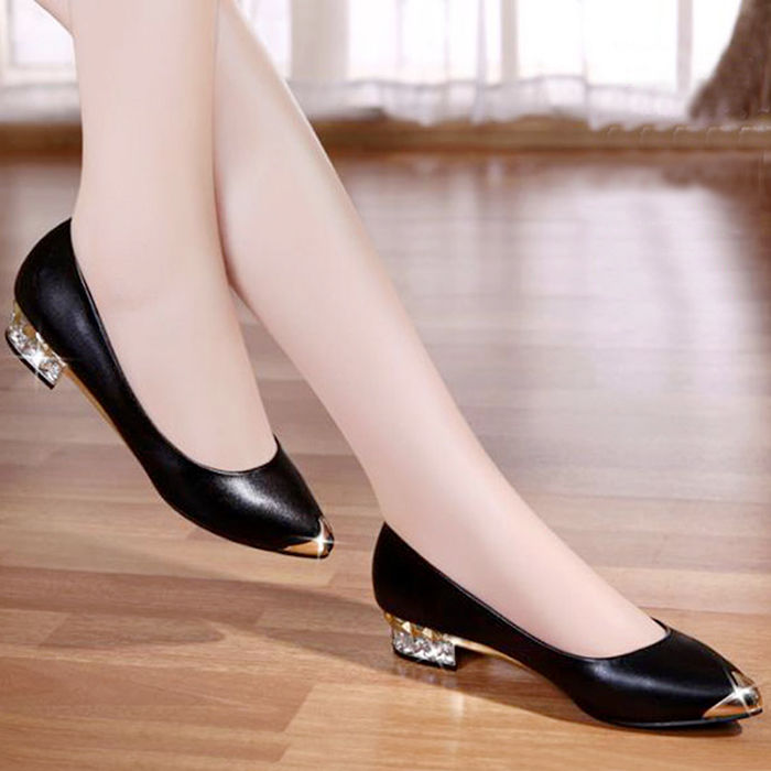 高跟鞋虐脚!中秋新款”粗跟女鞋，洋气又时髦，老婆一口气买3双