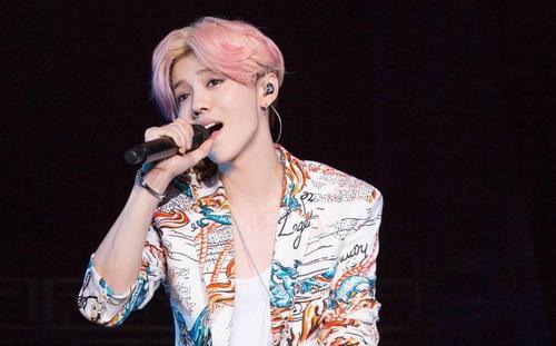 换了发型的鹿晗，瞬间走向了颜值巅峰，网友：还是傻狍子最帅！