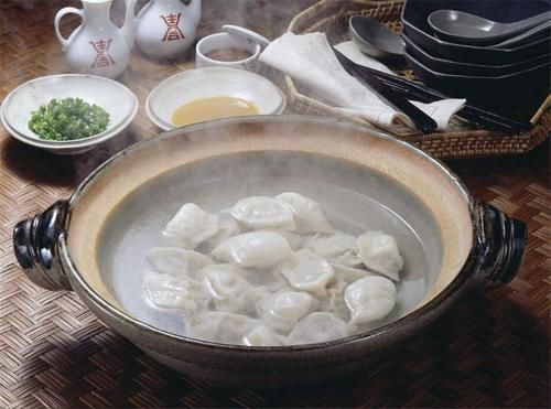 煮开:煮饺子时经常会破皮露馅,多加这一步,饺子耐煮,就会香嫩不破皮
