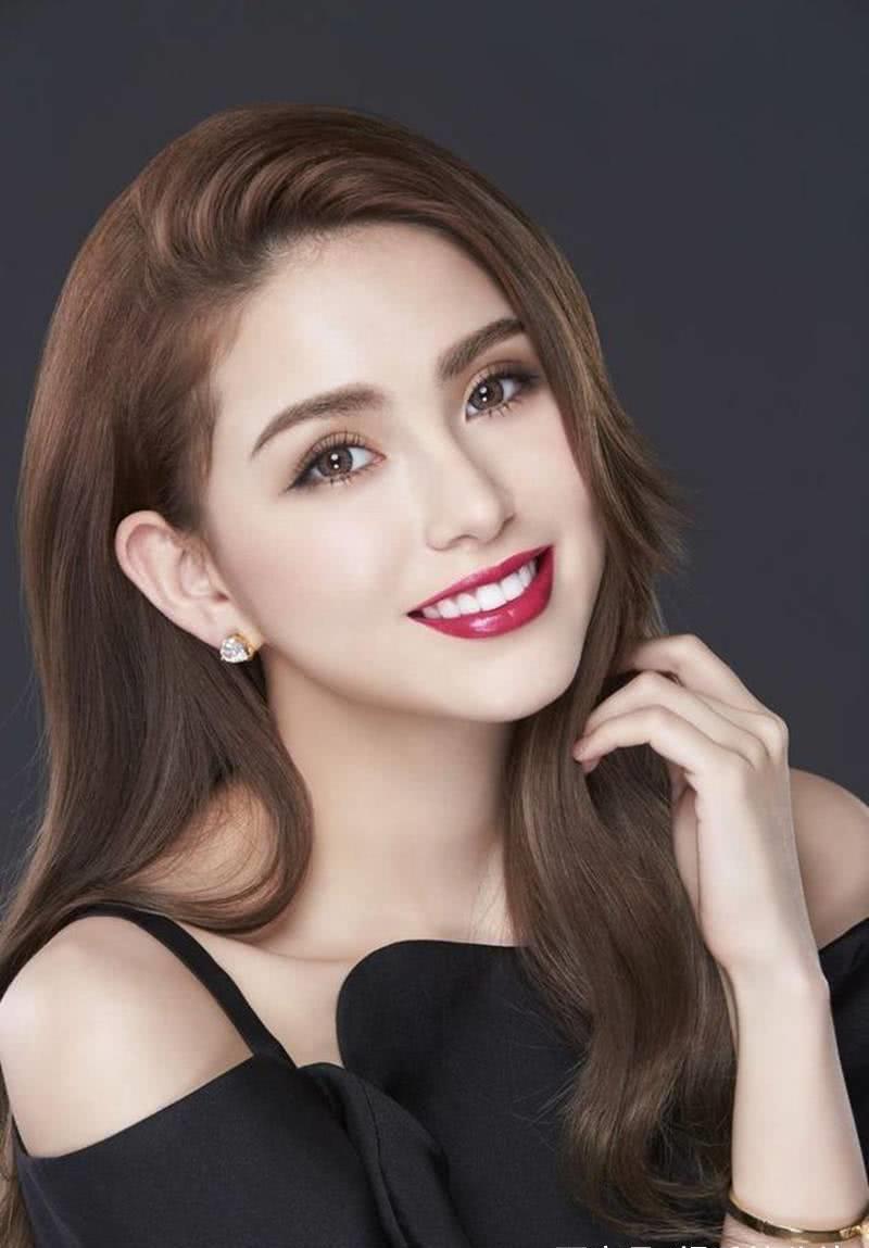 昆凌迷人照，图一高贵典雅，最后一张美得让我挪不开眼睛！