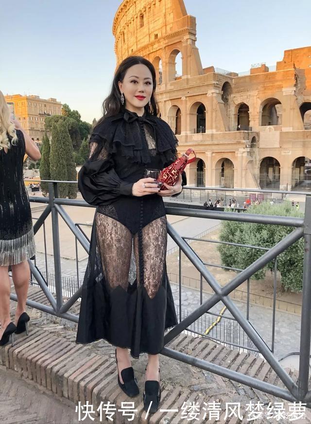  婚纱■香港“败金女”章小蕙，华丽回归女王范十足，靠时尚魅力还清巨债