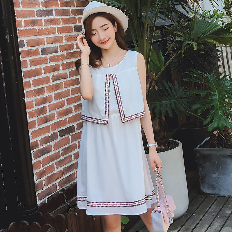 不用过分的装饰也能时尚，一条修身连衣裙，尽显温文尔雅的女人味