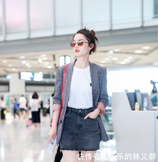 李沁有80斤这么紧的短裙都塞得进去，网友再胖一点都穿不下