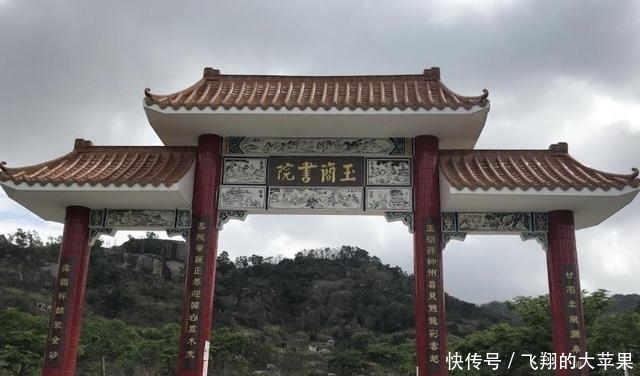 中国最“危险”的寺庙：被巨石压了400年，虽然很小但是很灵验！