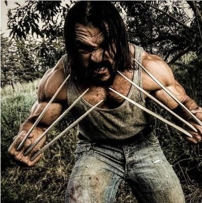 [男子]法国男子痴迷金刚狼，追星追出一身肌肉