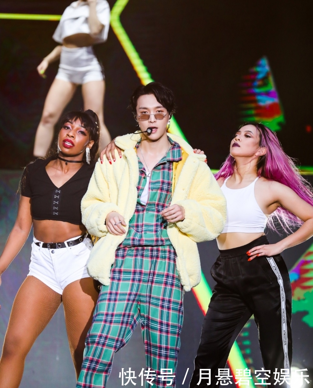 张艺兴深圳站演唱会