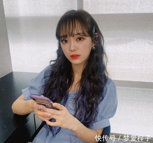 『小宝贝』Lisa妆容太精致了！棕色瞳孔更吸引眼球，微微一笑令人陶醉