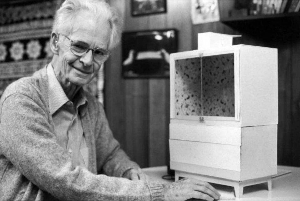 他揭开了迷信的心理机制，却无法破除自己被传虐童的谣言迷信