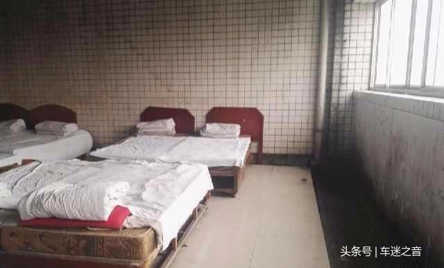 火车站那些拉客大妈拉你去住宿，30块一晚，其中的猫腻有多少?